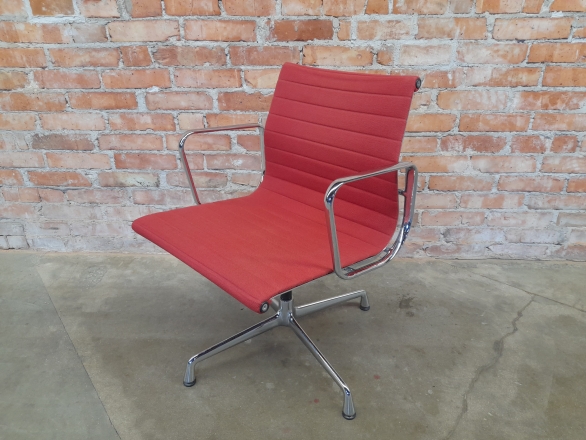 Fotel obrotowy VITRA EA 108 - czerwony