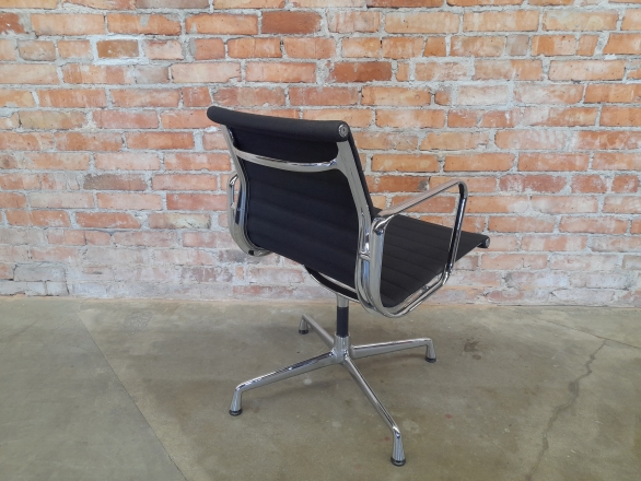 Fotel obrotowy VITRA EA 108 - czarny
