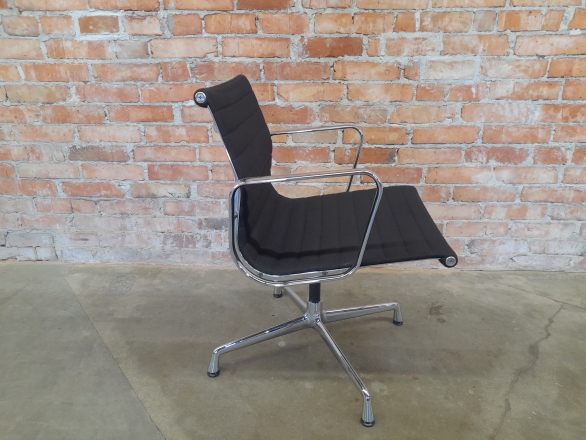 Fotel obrotowy VITRA EA 108 - czarny