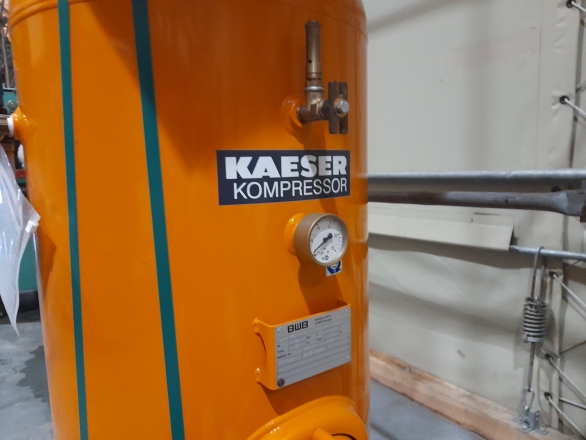 Sprężarka tłokowa Kaeser, 336 l/min, 12 bar, 3,0 kW, zbiornik stojący
