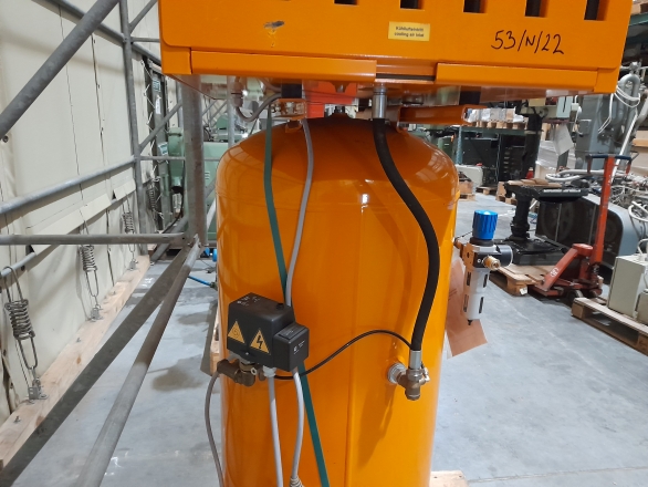 Sprężarka tłokowa Kaeser, 336 l/min, 12 bar, 3,0 kW, zbiornik stojący