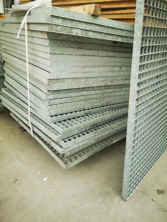 Krata Wema, Pomostowa 1000 x 800 