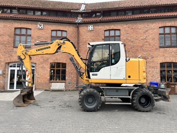 Liebherr A 910 COMPACT