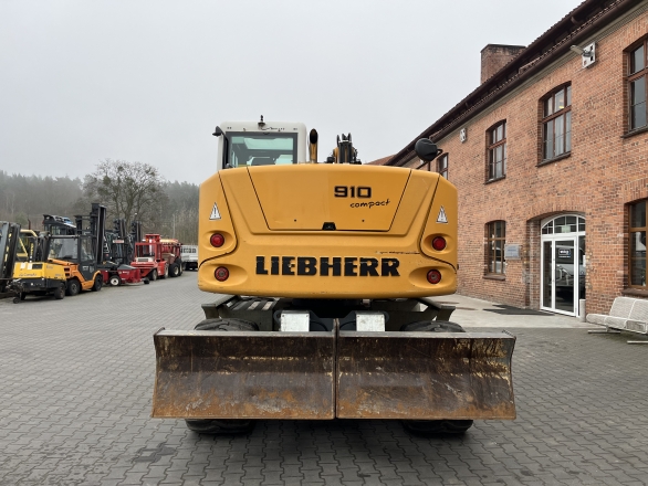 Liebherr A 910 COMPACT