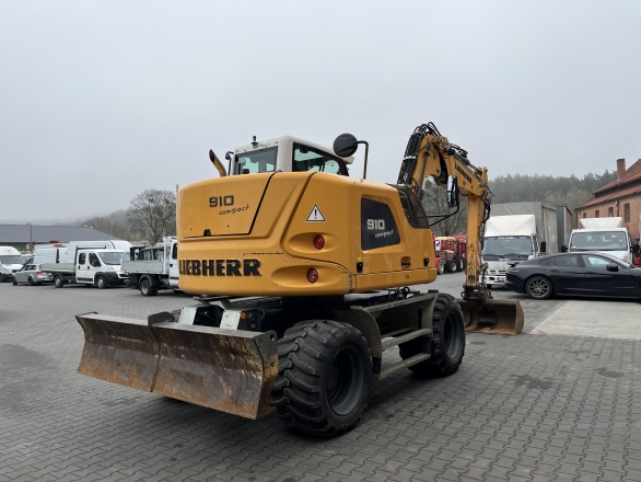 Liebherr A 910 COMPACT