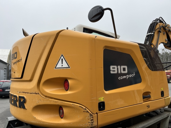 Liebherr A 910 COMPACT