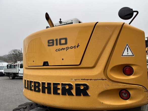 Liebherr A 910 COMPACT