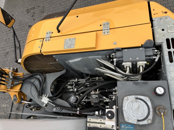 Liebherr A 910 COMPACT
