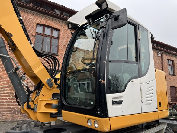 Liebherr A 910 COMPACT