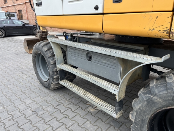 Liebherr A 910 COMPACT