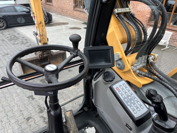 Liebherr A 910 COMPACT