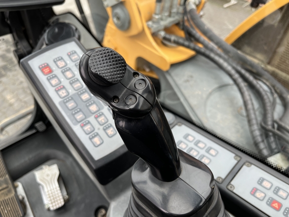 Liebherr A 910 COMPACT