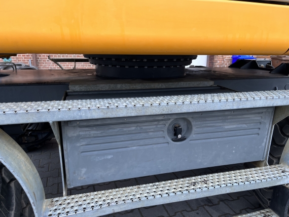 Liebherr A 910 COMPACT