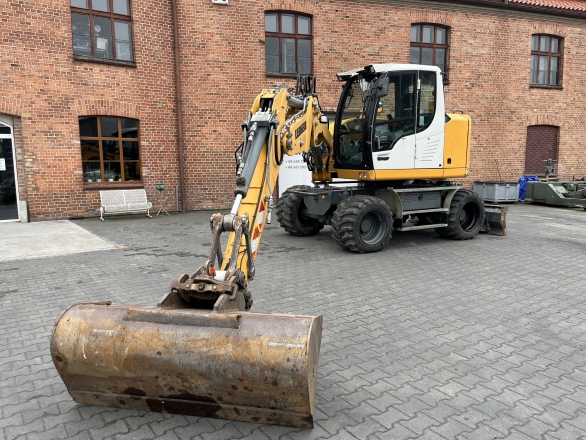 Liebherr A 910 COMPACT