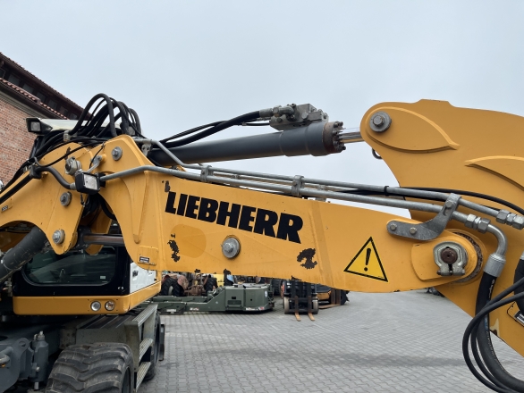 Liebherr A 910 COMPACT