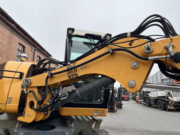 Liebherr A 910 COMPACT