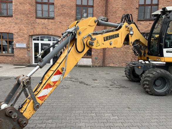 Liebherr A 910 COMPACT